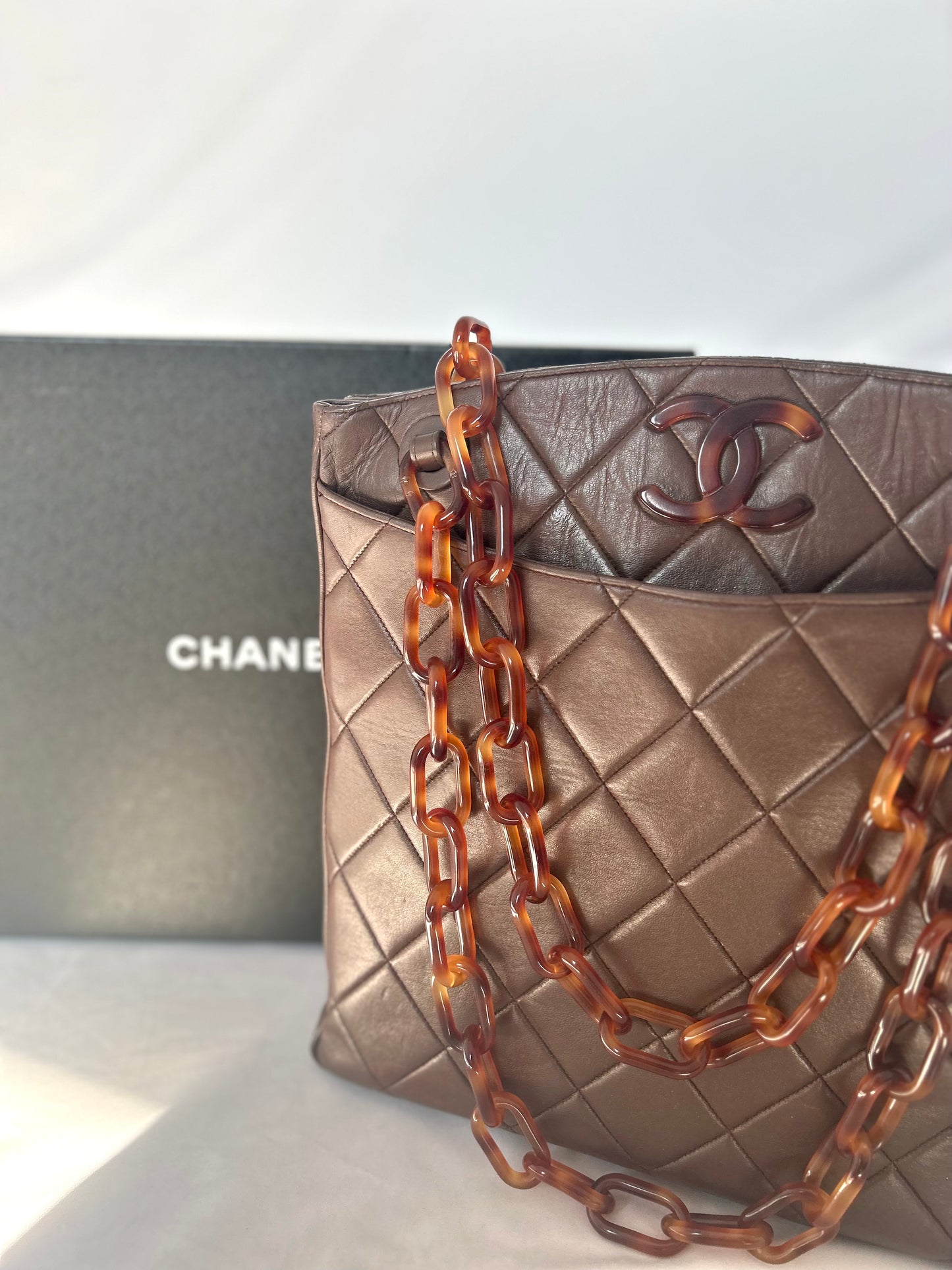 1986 Chanel Lambskin Tortoiseshell Chain Tote