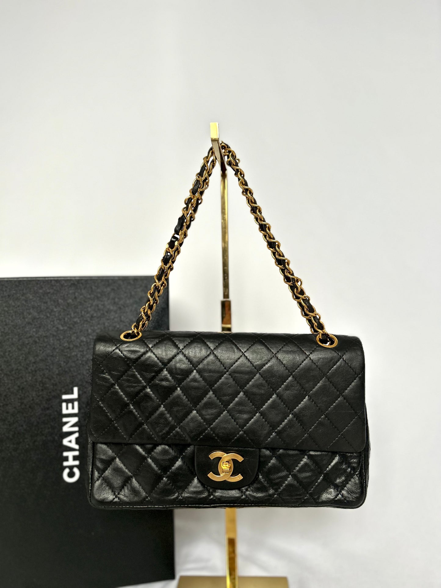 Black Medium Vintage Lambskin Chanel Classic Flap
