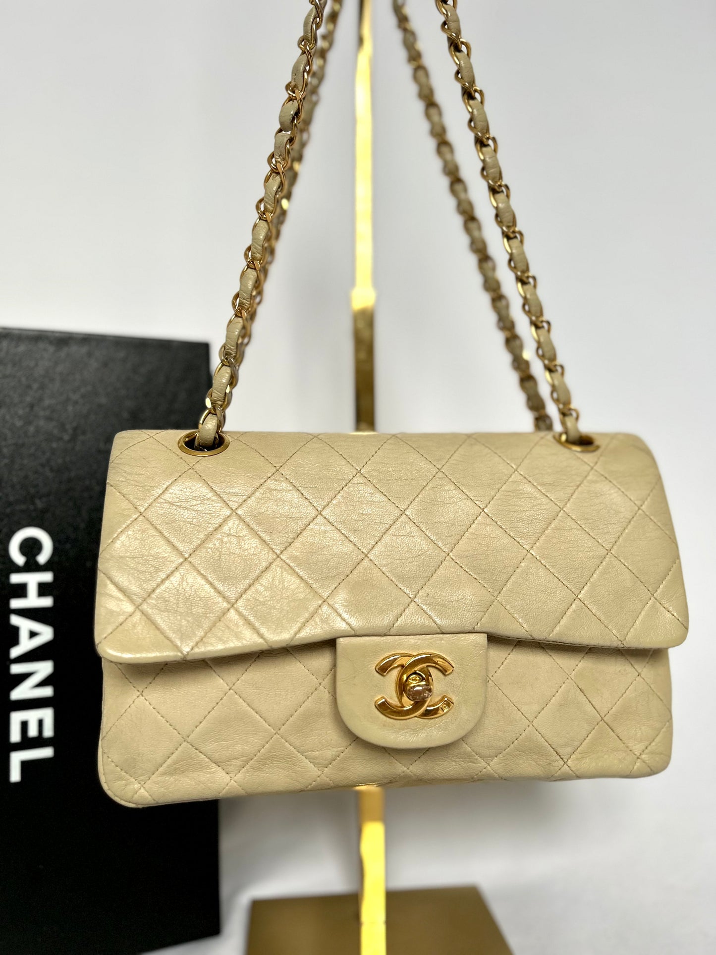 Beige Chanel Vintage Lambskin Medium Classic Flap