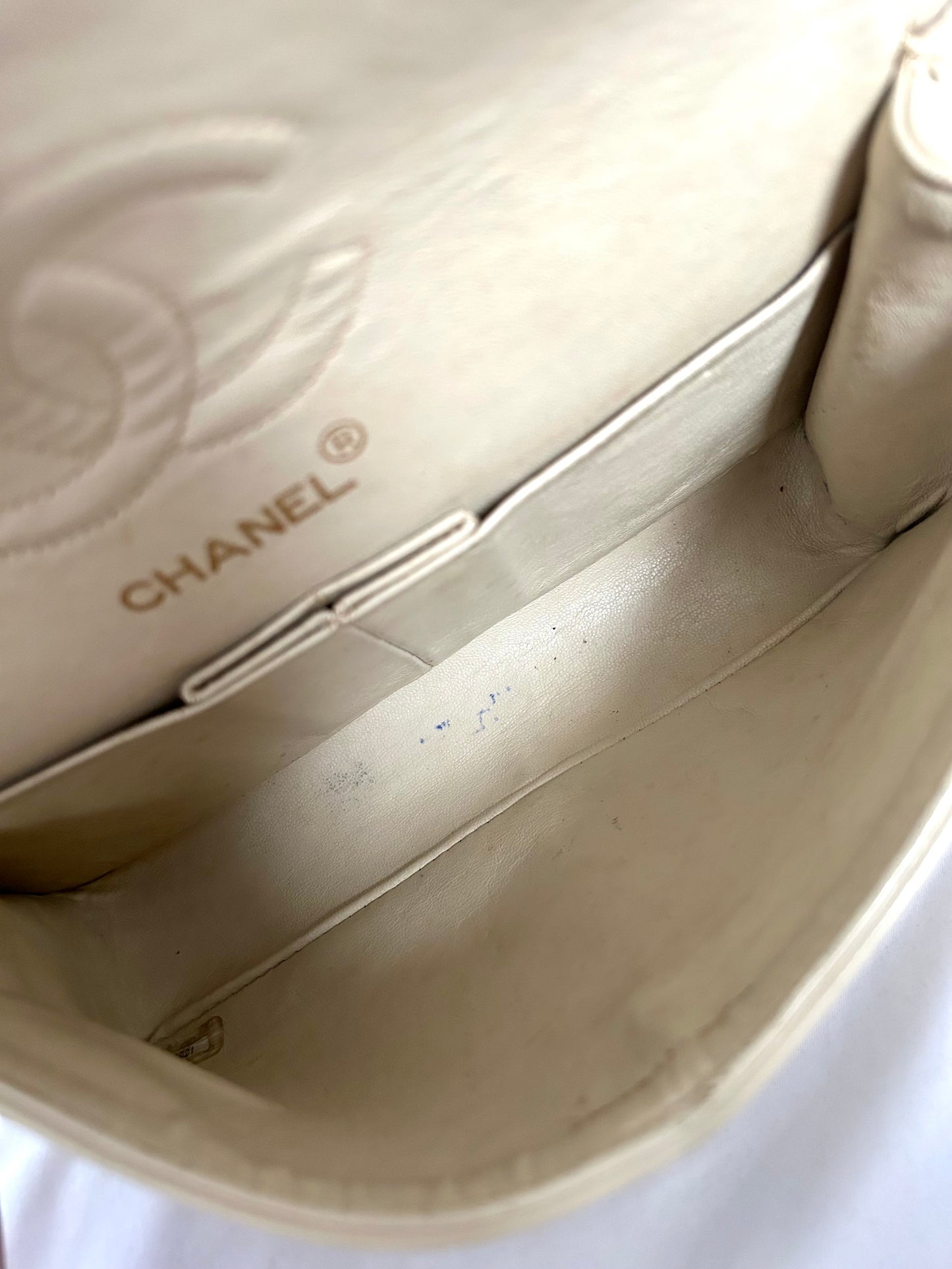 Beige Chanel Vintage Lambskin Medium Classic Flap