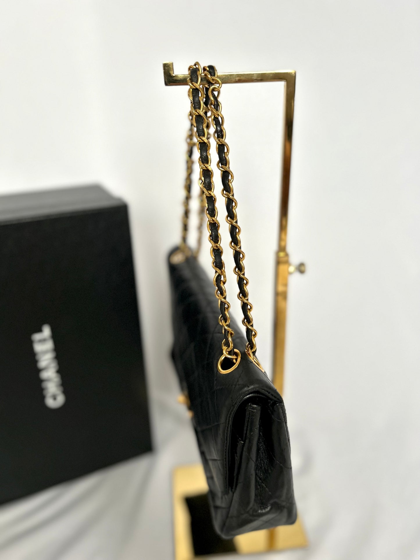 Black Medium Vintage Lambskin Chanel Classic Flap