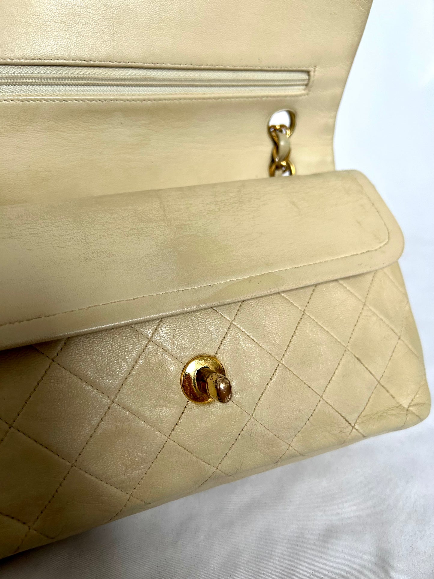 Beige Chanel Vintage Lambskin Medium Classic Flap