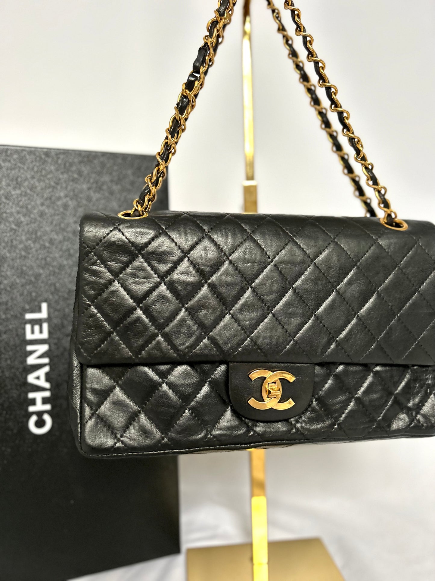 Black Medium Vintage Lambskin Chanel Classic Flap