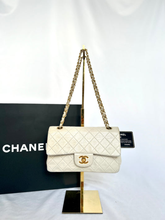 White Vintage Chanel Preloved Designer Lambskin Medium Classic Flap