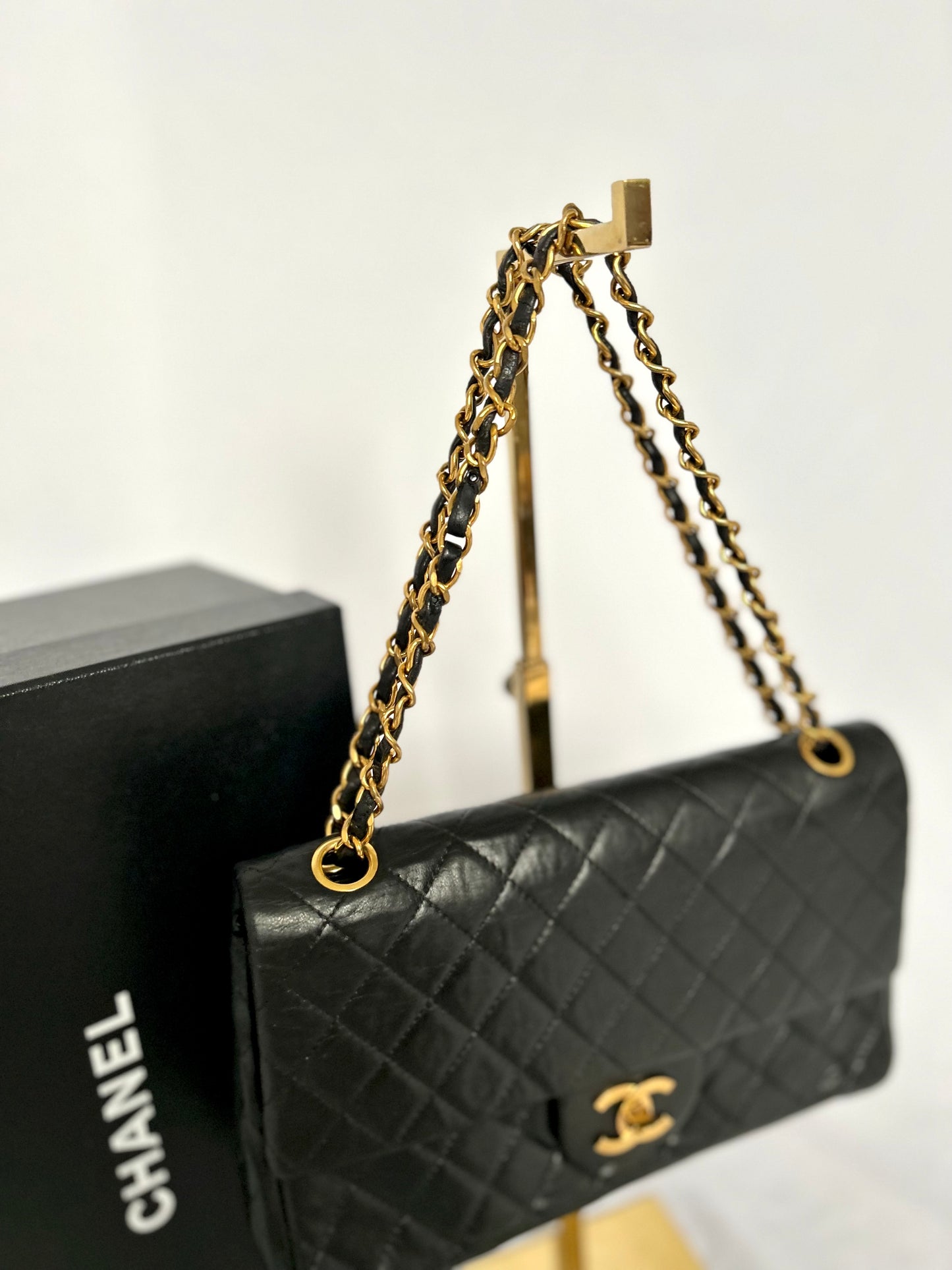 Black Medium Vintage Lambskin Chanel Classic Flap