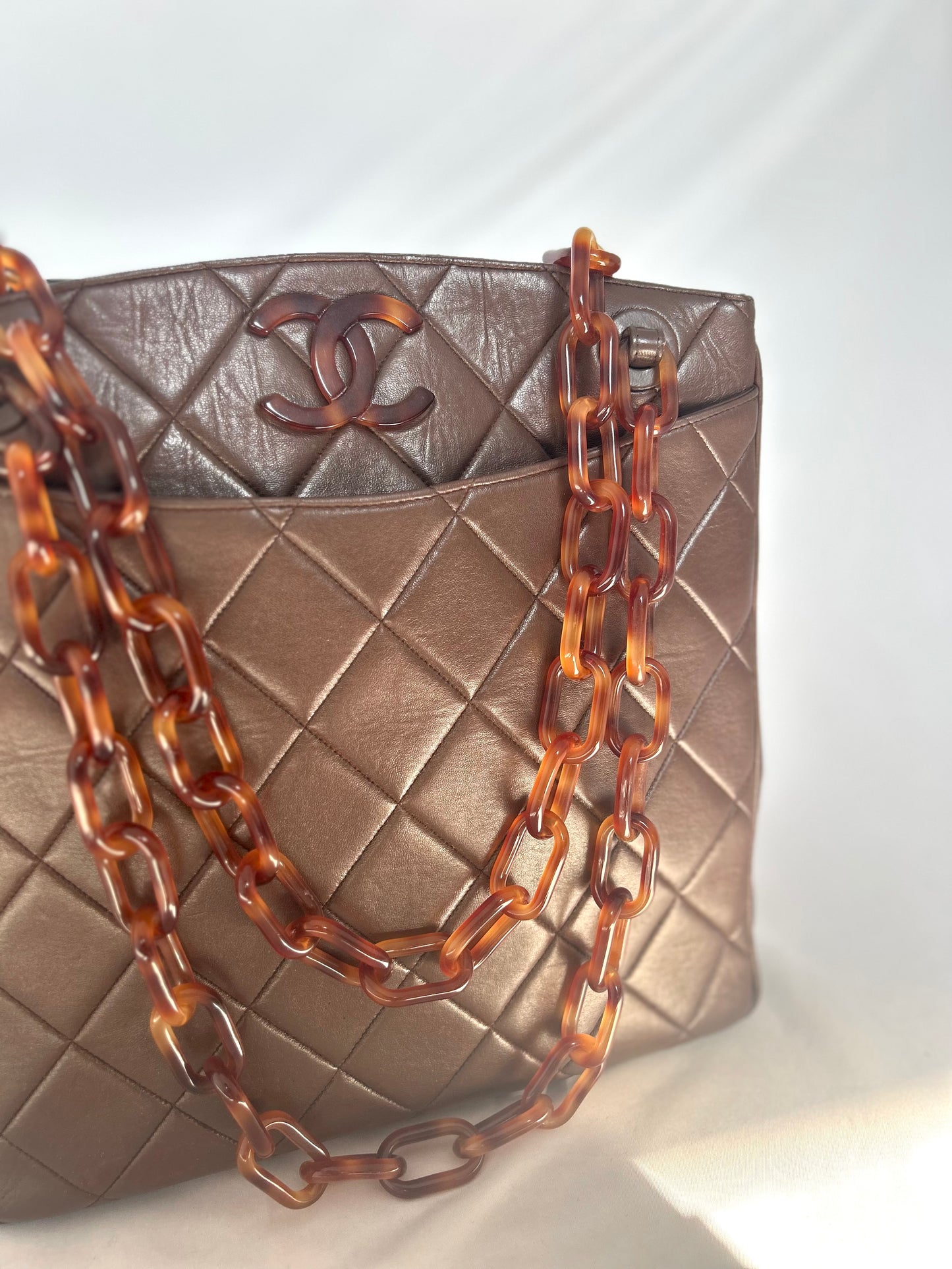 1986 Chanel Lambskin Tortoiseshell Chain Tote