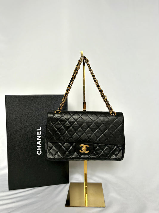 Black Medium Vintage Lambskin Chanel Classic Flap