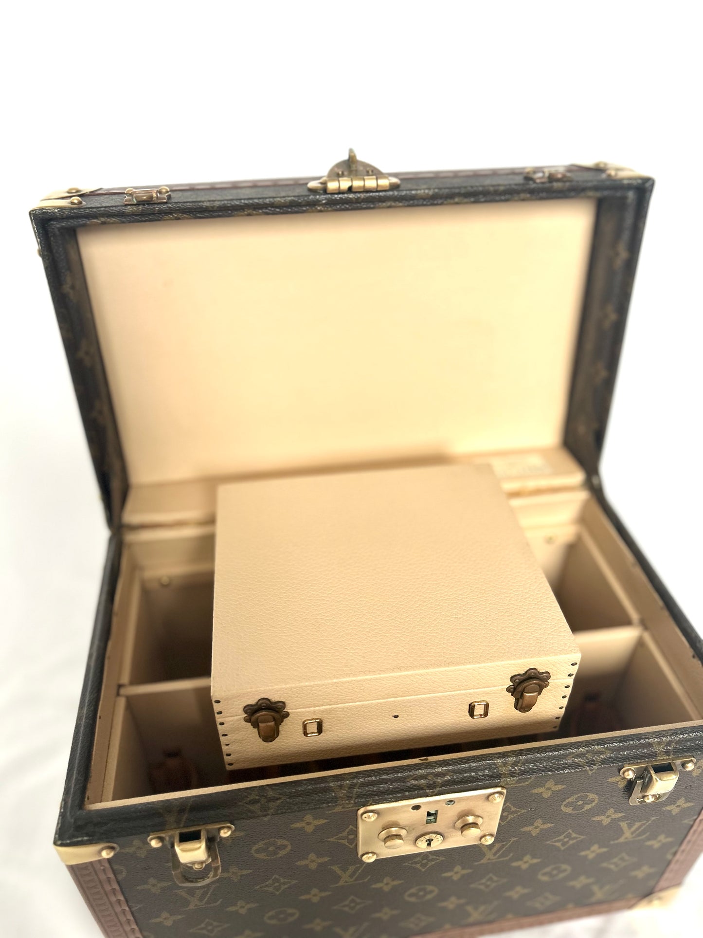 Louis Vuitton Vanity Boite Pharmacies Trunk