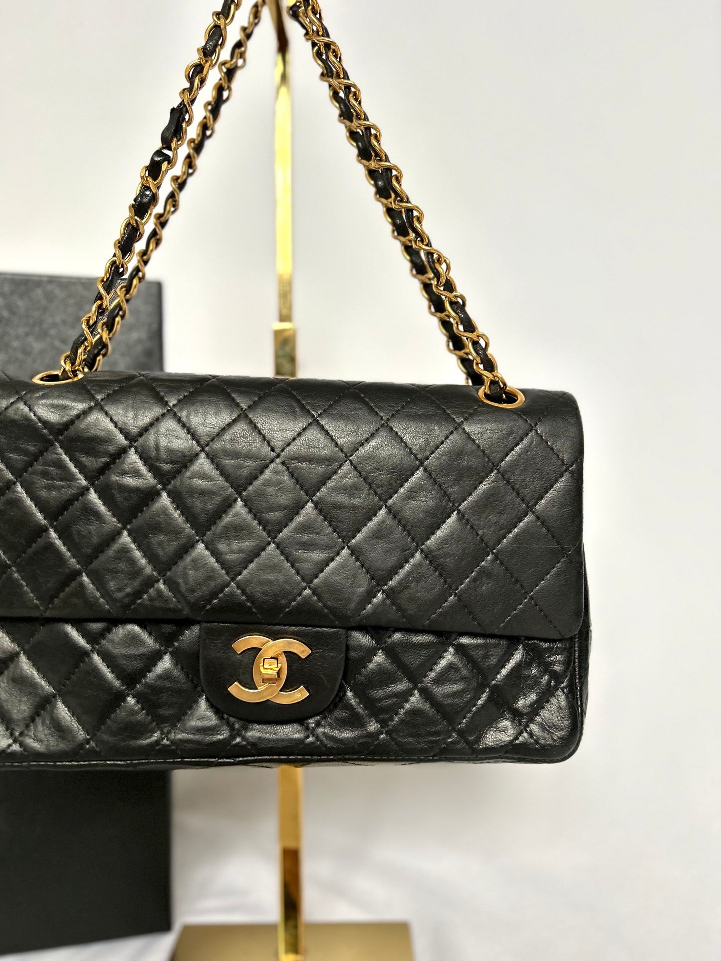 Black Medium Vintage Lambskin Chanel Classic Flap