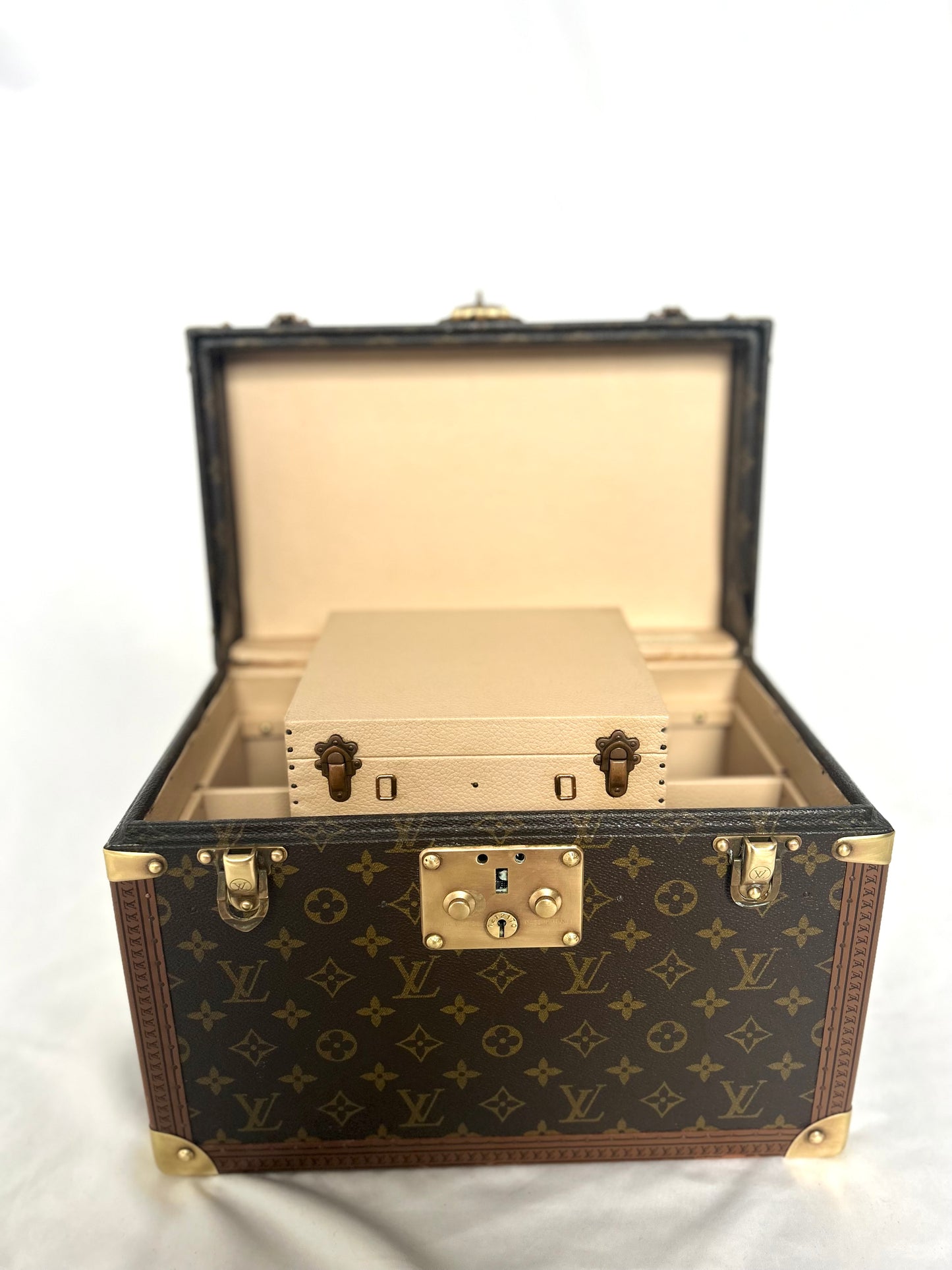 Louis Vuitton Vanity Boite Pharmacies Trunk